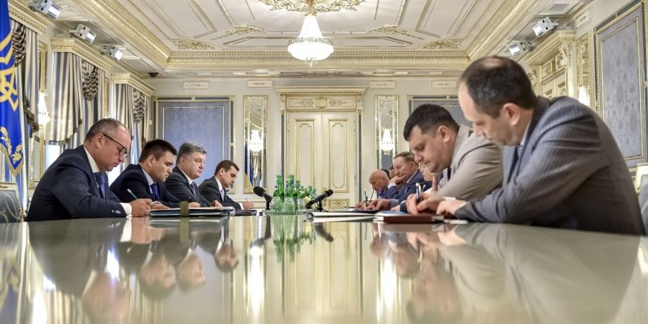 Петр Порошенко на совещании / Фото пресс-службы президента