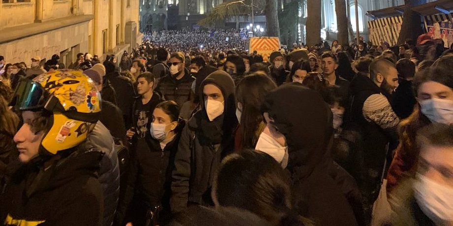 толпа, митинг, протесты, тбилиси