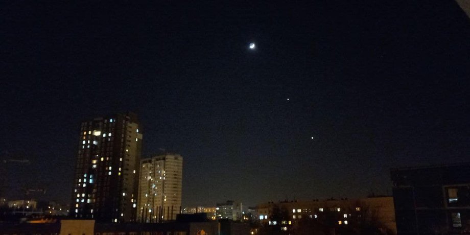 Місяць, Юпітер, Венера, ніч, небо, місто, фото