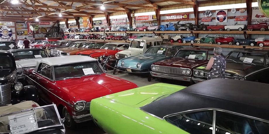 коллекция авто, коллекция Элмера, продажа авто, Chevrolet Corvette, Ford Mustang, Dodge Challenger