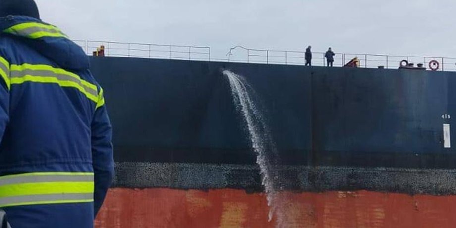 россияне атаковали гражданские суда