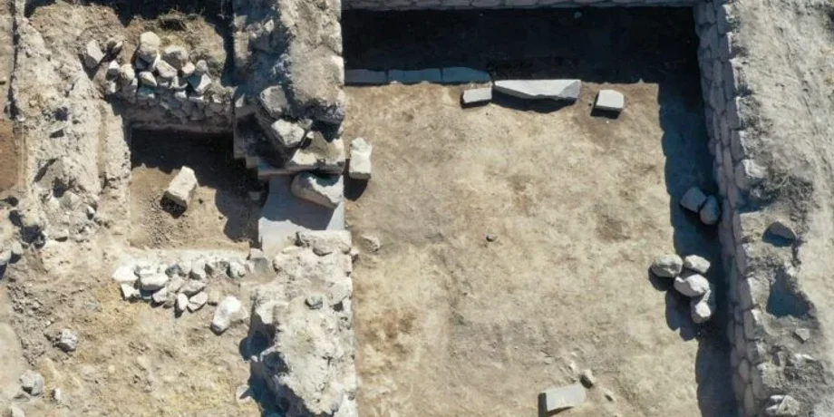 храм, клинопис, розкопки, археологи, археологія, дослідження, вчені, історія, замок, плита, релігія, регіон, Туреччина, Урарту, знахідка, відкриття