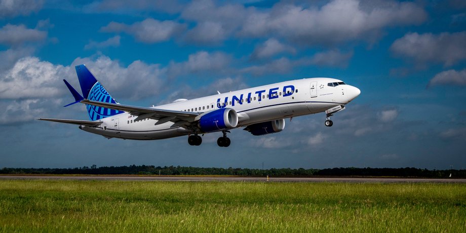 самолет компании United Airlines