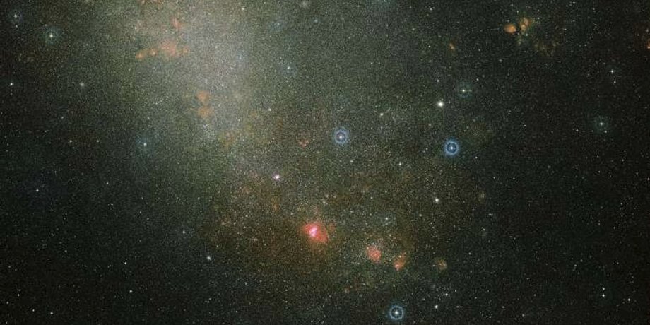 Карликовая галактика Малое Магелланово Облако. Davide De Martin (ESA/Hubble)