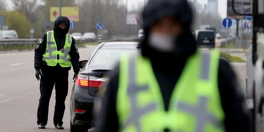 повістка, поліція, блокпост, перевірка документів