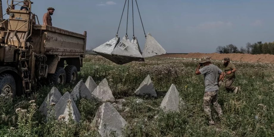 Побудова оборонних споруд, протитанкових ровів, "зубів дракона"