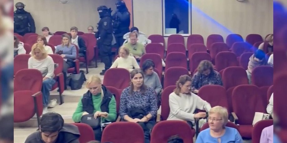 У Петербурзі затримали близько 70 учасників радикальної секти, які молилися за Зеленського та обговорювали хід війни.