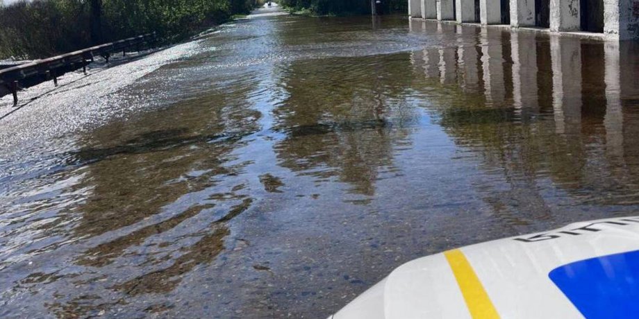 повышение уровня воды в Днепре, перелив воды через дамбу, Киевская область, Бориспольский район