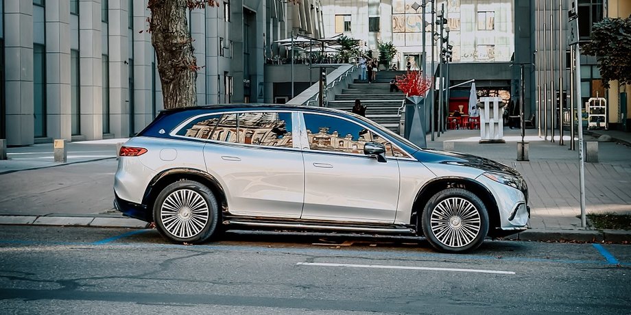 Mercedes-Maybach EQS 680 SUV на улицах Киева