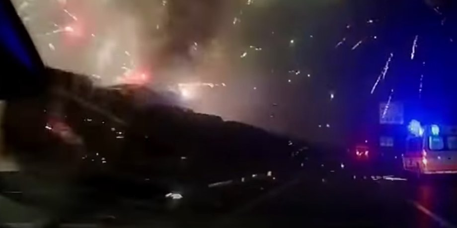 грузовик, фейерверки