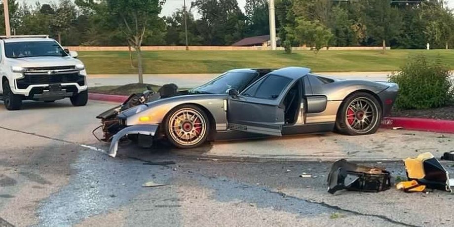 разбитый суперкар Форд ГТ, разбитый суперкар, Форд ГТ, Ford GT, суперкар Ford