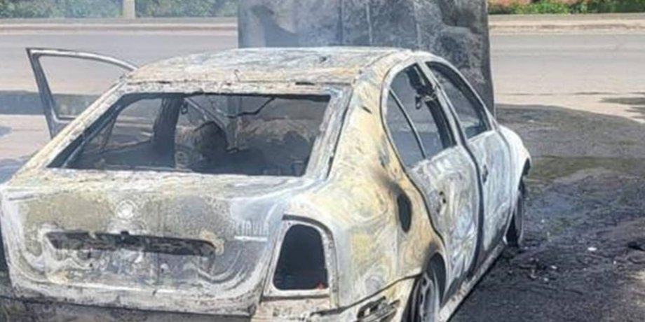 Спалена цивільна автівка, в якій загинув 55-річний чоловік