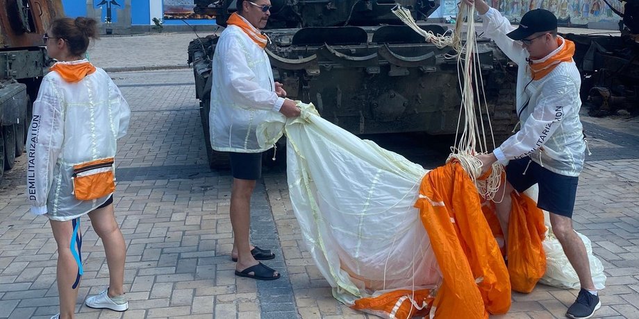 куртка из парашюта, сбитый летчик, сбитый российский летчик, война в украине