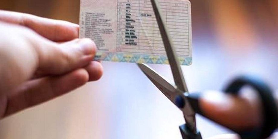 Позбавлення прав, ПДР України, порушення ПДР, п'яна їзда, їзда в нетверезому стані, позбавлення прав за п'яне водіння