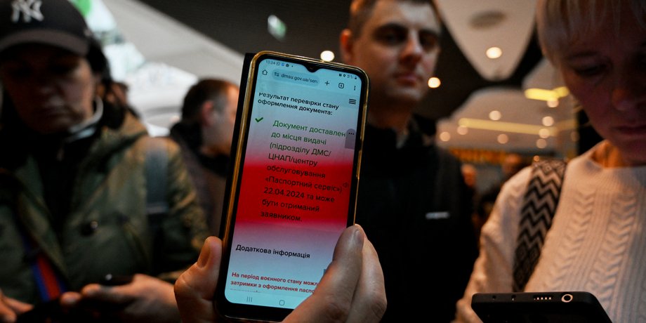 смартфон, сообщение о паспорте, украинцы в варшаве