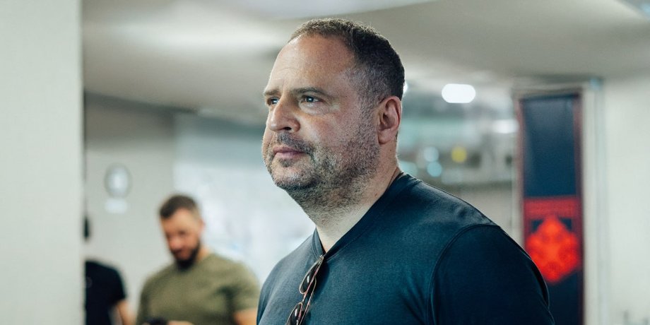 Скандал довкола "Хартії" — корпус критикують через співпрацю з Єрмаком — що кажуть військові Андрій Єрмак