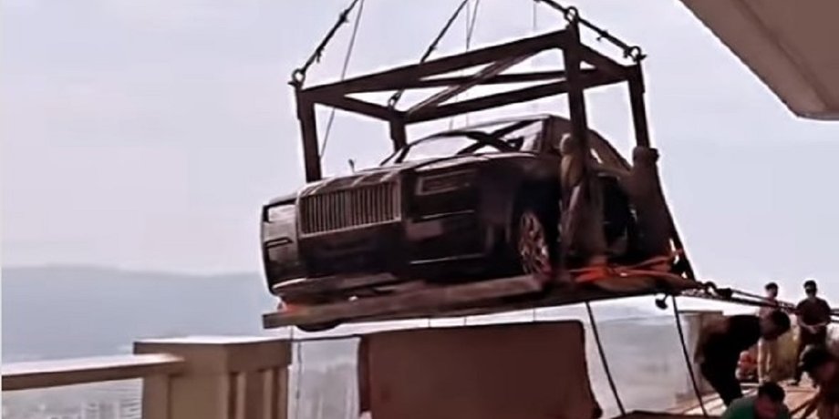 Rolls-Royce, Rolls-Royce Ghost, Китай, Авто, Автомобили, Видео, Курьезы, Доставка, Кран, Пентхаус, Седан
