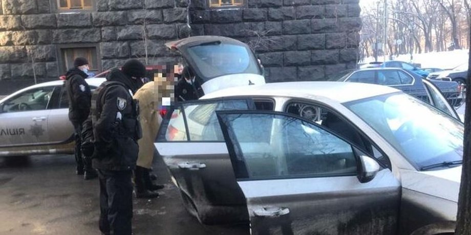 задержание полицией, мужчина в правительственном квартале, полиция, киев, задержание в киеве