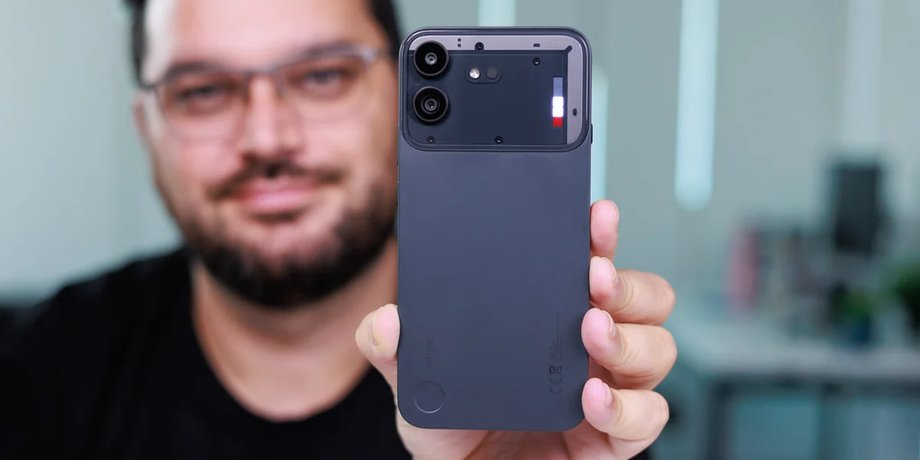 Смартфон Nothing Phone (4b)