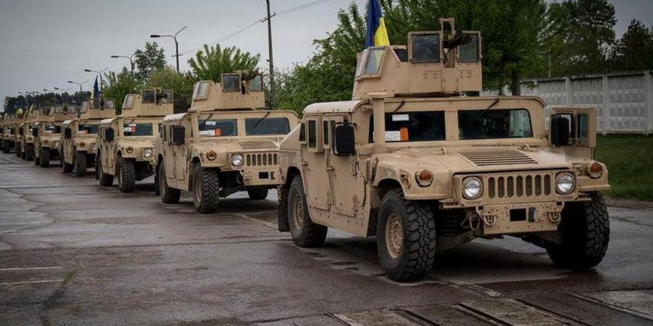 бронемашини Humvees