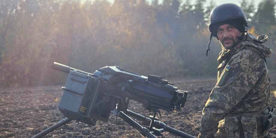 Український військовий під час бойової роботи