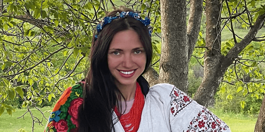 Українська співачка Вікторія Смеюха у вишиванці