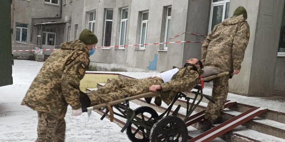 солдат всу, лечение, клиника, реабилитация, клиника, раненый военный,