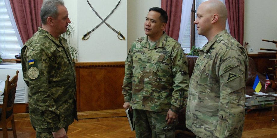 Виктор Муженко на встрече с Энтони Агуто / Фото: www.facebook.com/GeneralStaff.ua