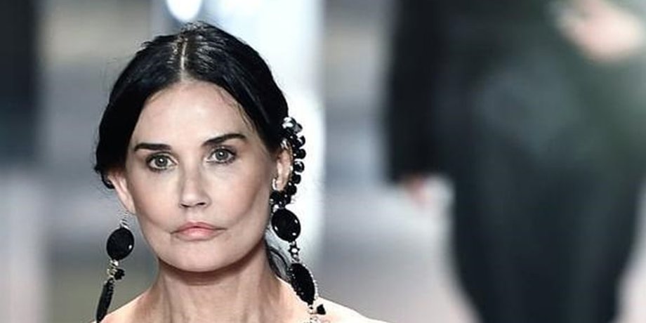 Деми Мур отдыхает в Греции с дочерью Румер