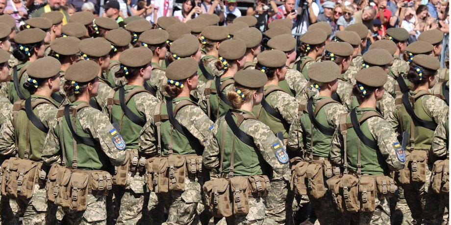 Изображение военных женщин