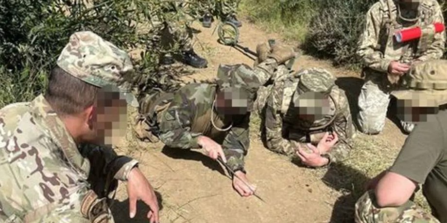 инструкторы обучают бойцов ВСУ