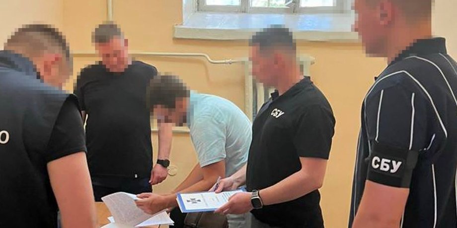 затримання підозрюваного, сбу проводить розслідування, затримання ексчиновників міноборони