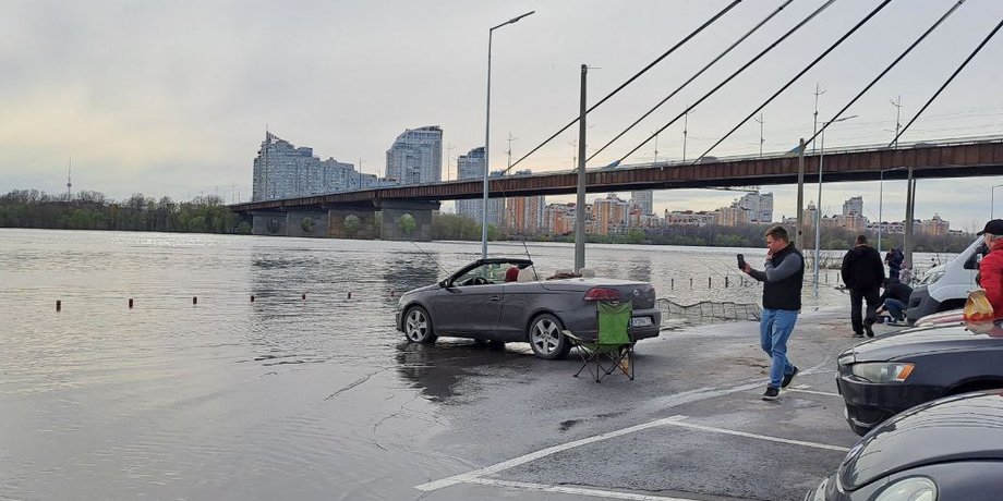 наводнение в Киеве, наводнение в Украине, рыбалка в Киеве, Volkswagen Eos
