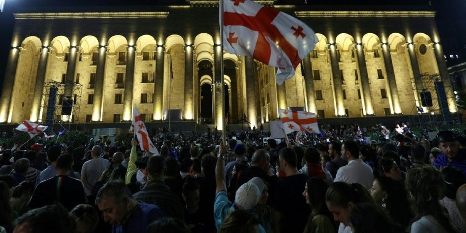 Протесты возле парламента Грузии