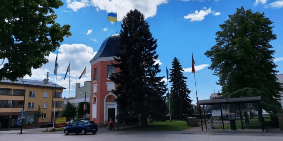 Украинский флаг в Финляндии, поддержка украинцев, гимн Украины в Финляндии,