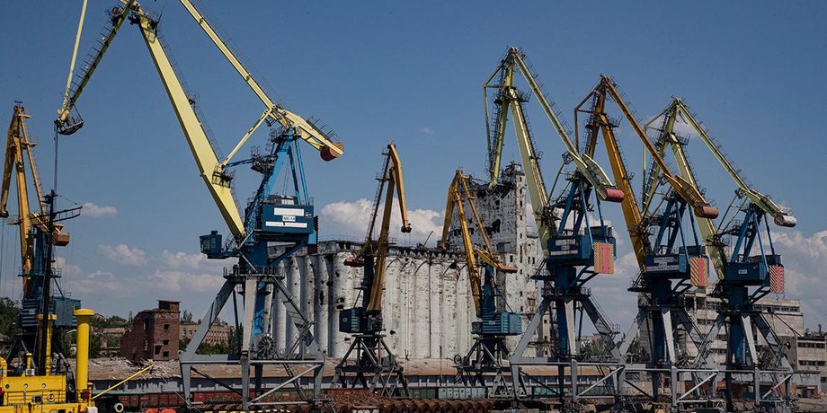 Мариуполь, морской порт, российские оккупанты, награбленное, дно