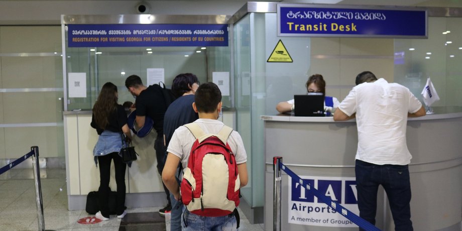 аеропорт Тбілісі, грузинські прикордонники, кримчан не пускають до Грузії, паспорти кримчан
