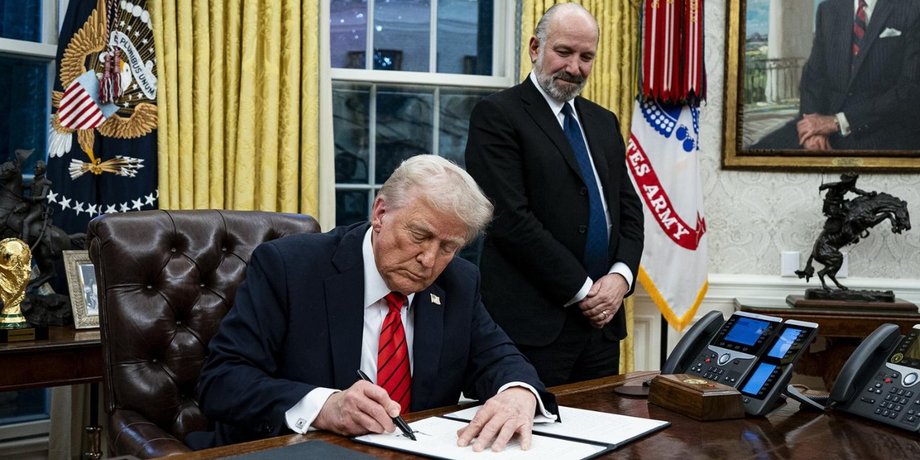 Трамп підписує указ