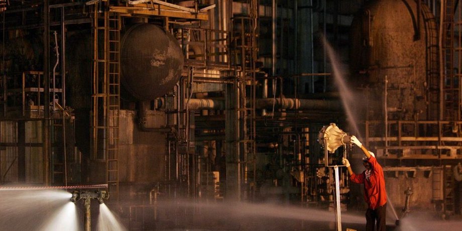Індійські державні нафтопереробні заводи тимчасово відмовилися від закупівель російської сирої нафти