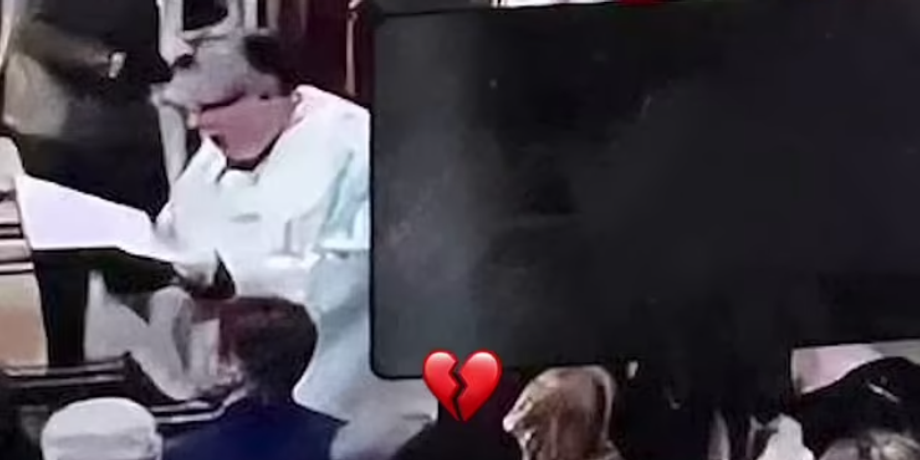 Камера в душе была не исключена, курьез на похоронах, церемония прощения онлайн, Великобритания, фото