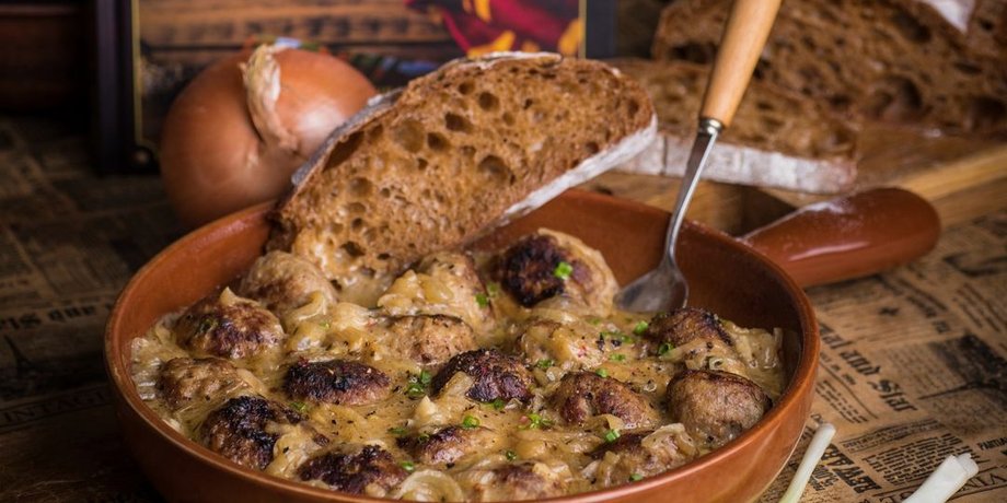 Тефтели с луковым соусом, тефтели рецепт, гарри поттер, вкусные тефтели, луковый соус