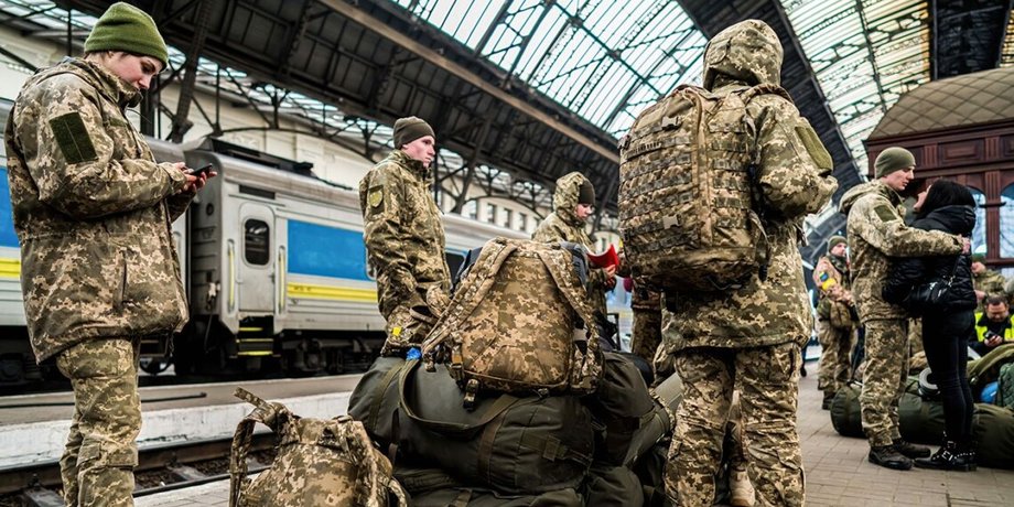 Військові, ЗСУ, потяг, вокзал, прощання
