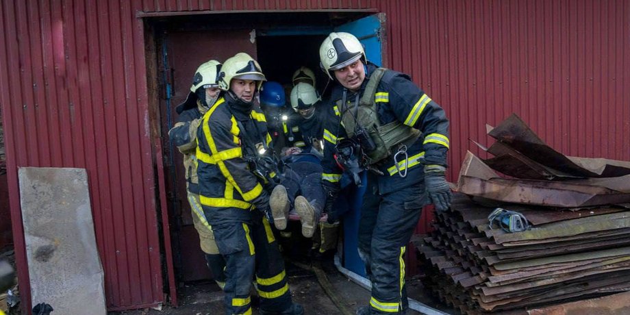 Обстріл, Київ, постраждалі, жертви, обстріл, рятувальники