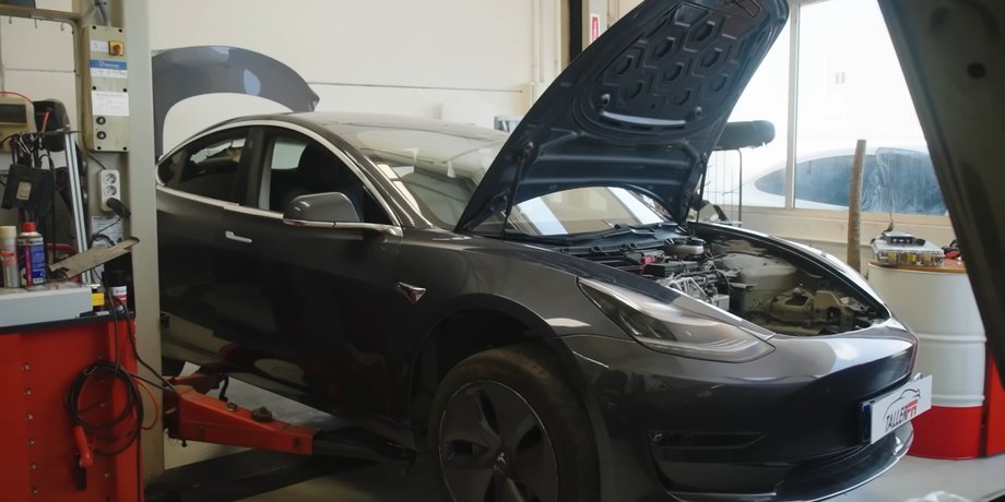Tesla может отозвать популярный внедорожник