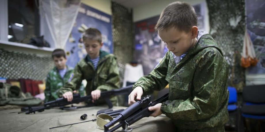 діти-солдати, військові росія, діти військові, автомат калашникова