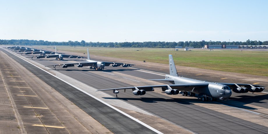 бомбардувальник B-52H Stratofortress бомбардувальник B-52H Stratofortress розбився у США