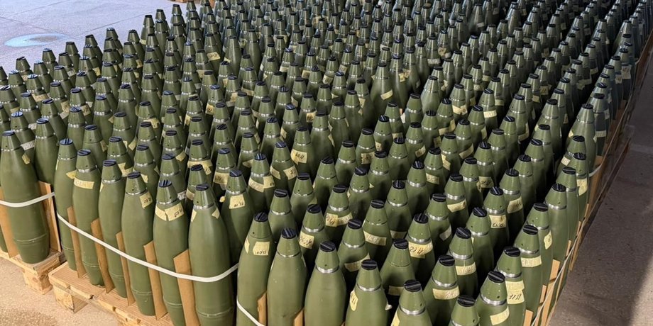 фото партії снарядів кааліюру 155 мм Української бронетехніки