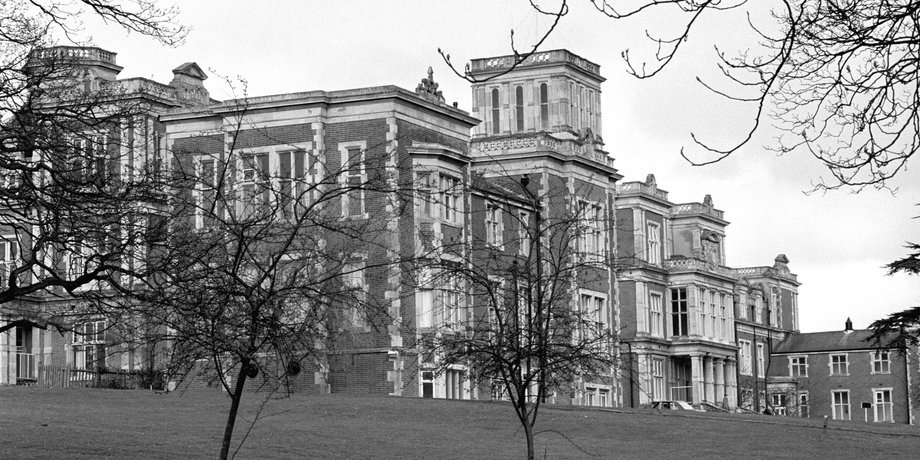 королева, Англия, Елизавета, сестры, психбольница, Виндзоры, сериал Корона