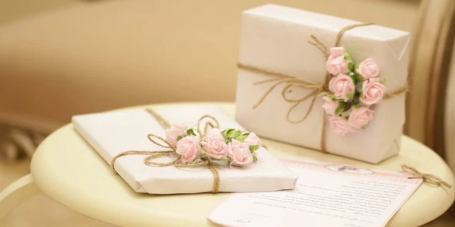 Подарунок на весілля, молодят здивував конверт від таємничих незнайомців на святкуванні, курйози, цікаві історії, фото