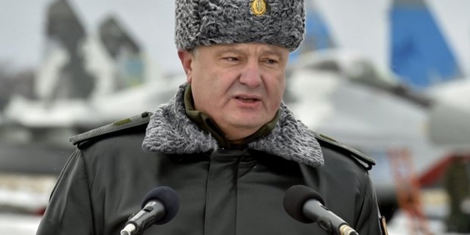 Петр Порошенко во время передачи боевой техники ВСУ 5 января / Фото: пресс-служба президента